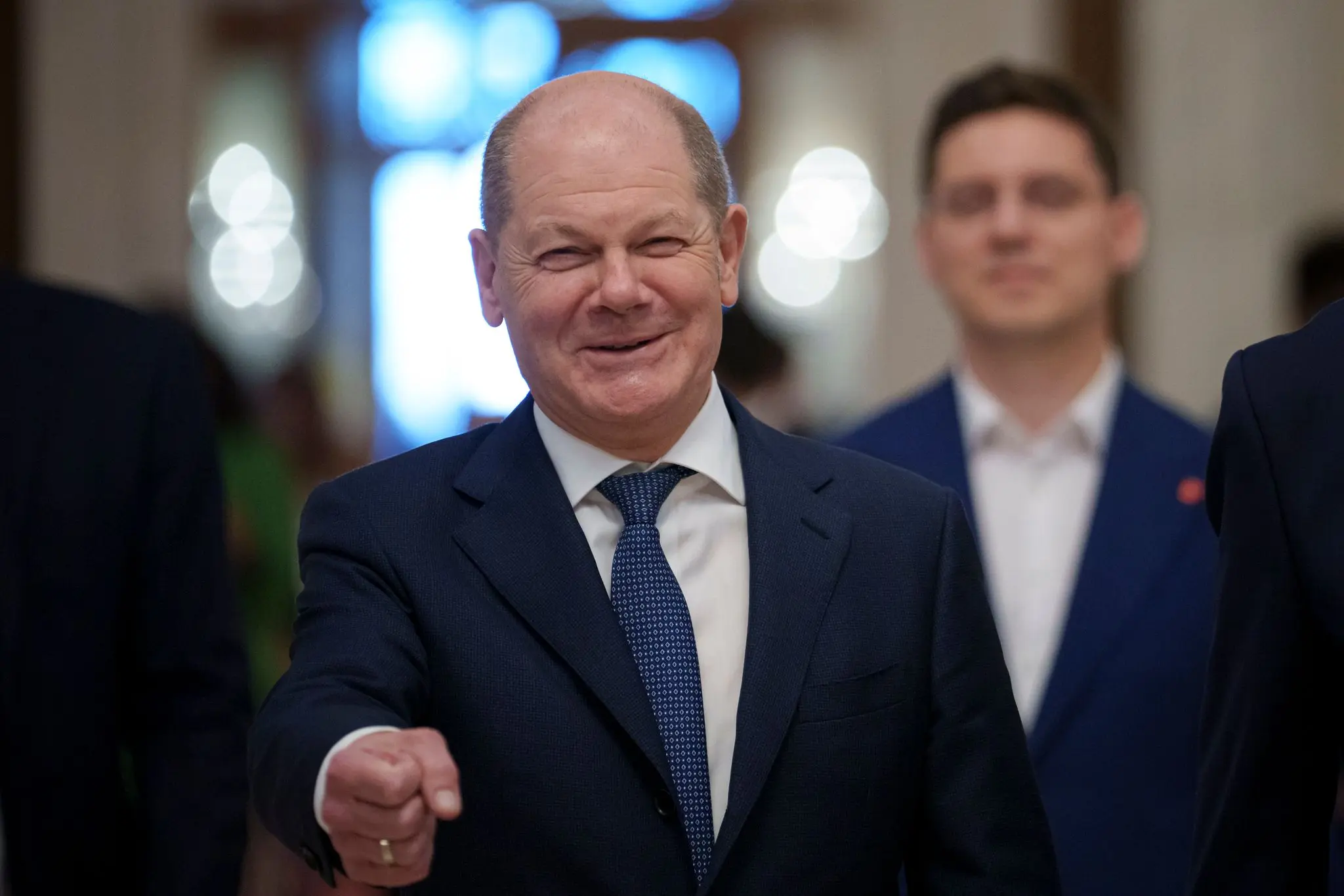 Germany’s Scholz arrives in China on a visit marked by trade tensions and Ukraine conflict