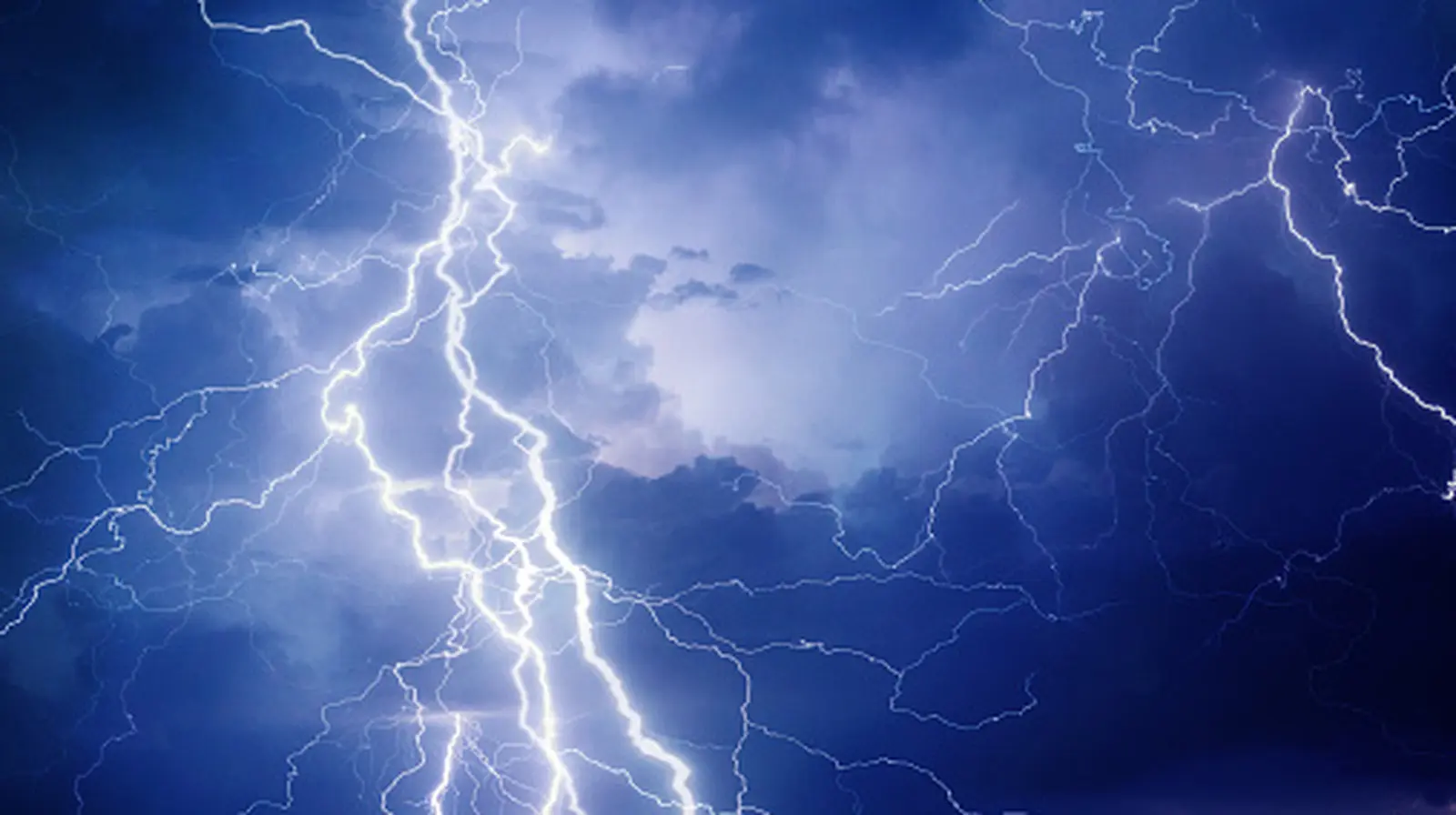 5 Things It's Best To Unplug Before A Bad Storm Hits